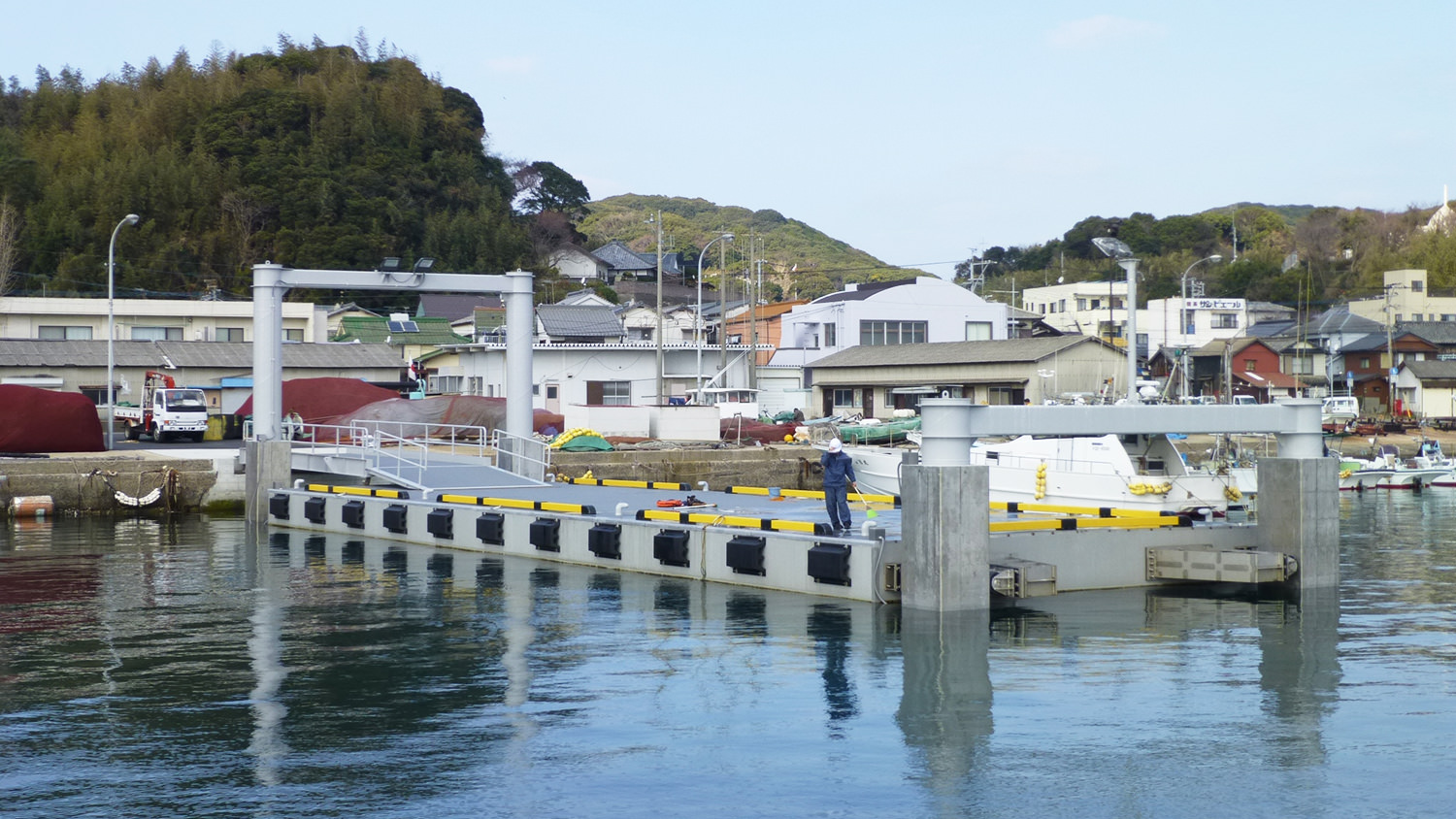 大島漁港浮桟橋