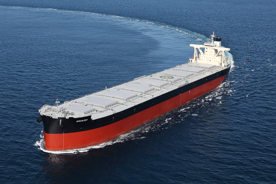 18万2千トン型ばら積み運搬船「AQUAJOY」