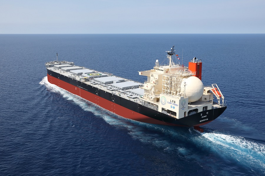 LNG燃料大型石炭専用船「REIMEI（苓明）」